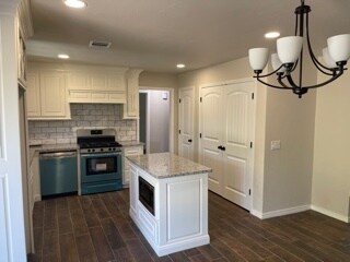 Kitchen with Island - 4238 Ridgecrest Cir