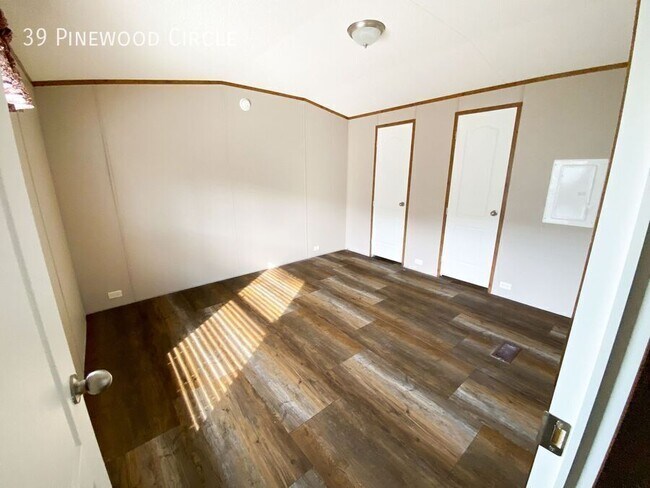 Foto del edificio - 39 Pinewood Cir