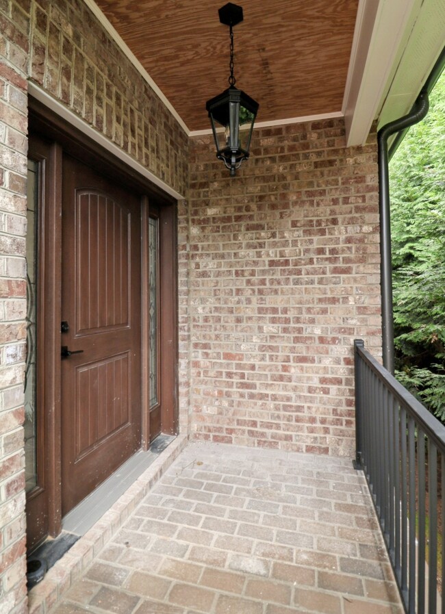 Building Photo - 1080 Governors Ln