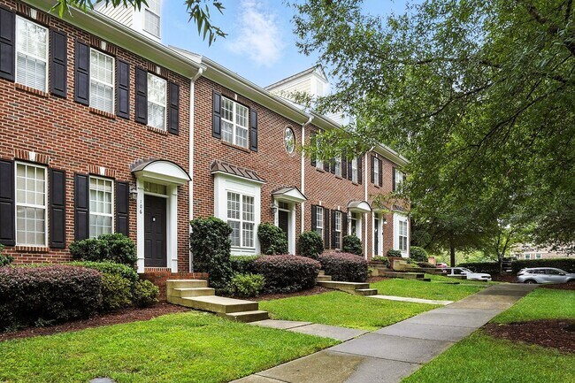 Building Photo - BEAUTIFUL BRICK FRONT TOWNHOME HOLLY SPRINGS!