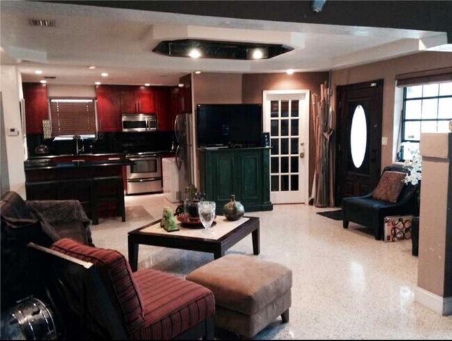 Foto del edificio - 900 NE 85th St