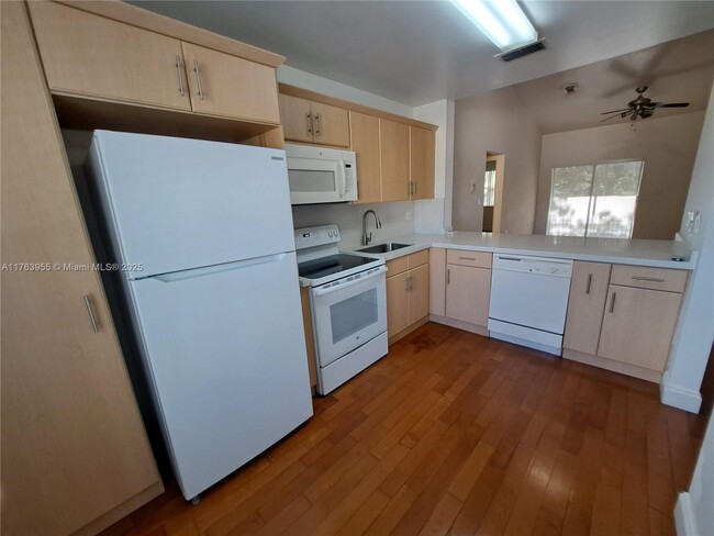 Foto del edificio - 2240 SW 80th Terrace