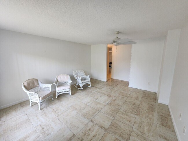 Foto del edificio - Charming 2 Bed 2 Bath Beachside Home