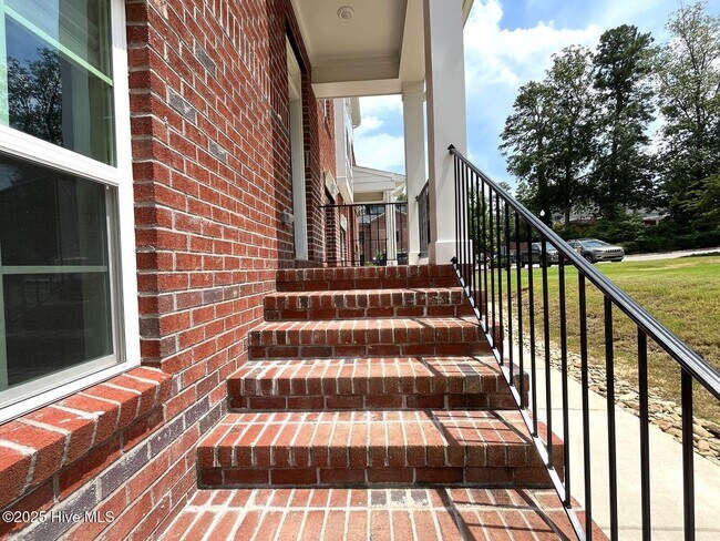 Foto del edificio - 60 Brownstone Ln
