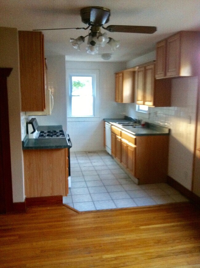 Foto del edificio - Adorable 2 bedroom 1 bathroom House with F...