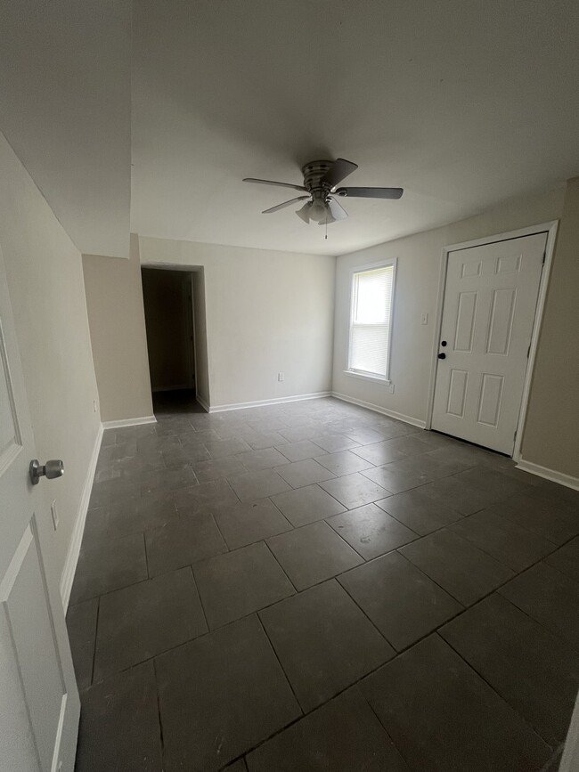 Foto del edificio - 6127 N Robertson St