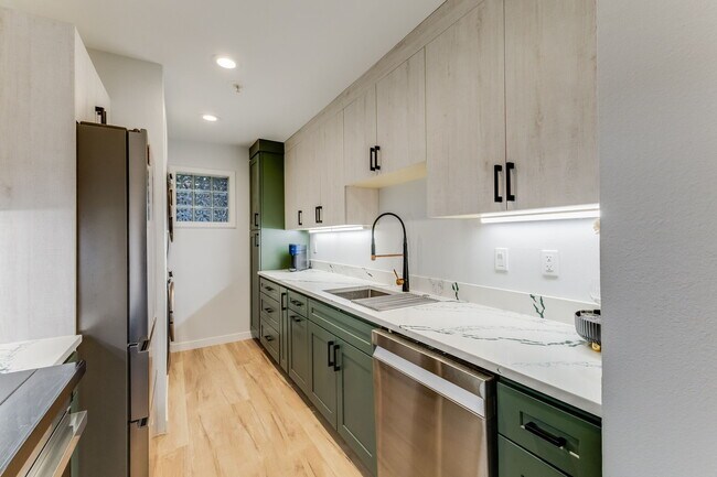 Foto del edificio - 1504 Aurora Ave N