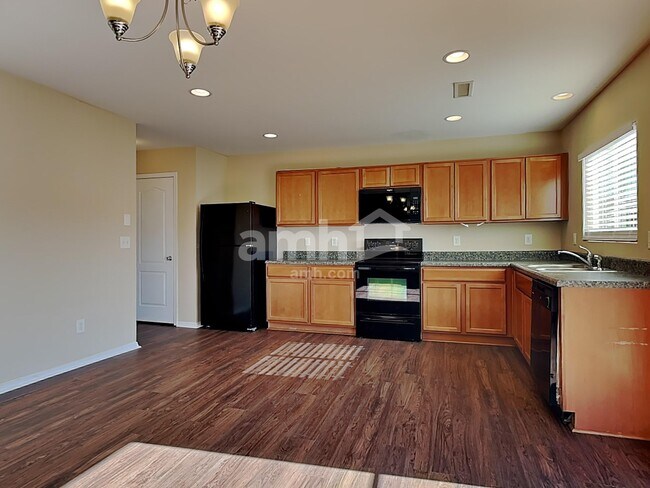 Foto del edificio - 423 Kerriann Ln