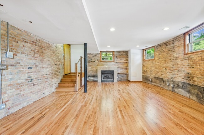 Foto del edificio - 1219 W Greenleaf Ave