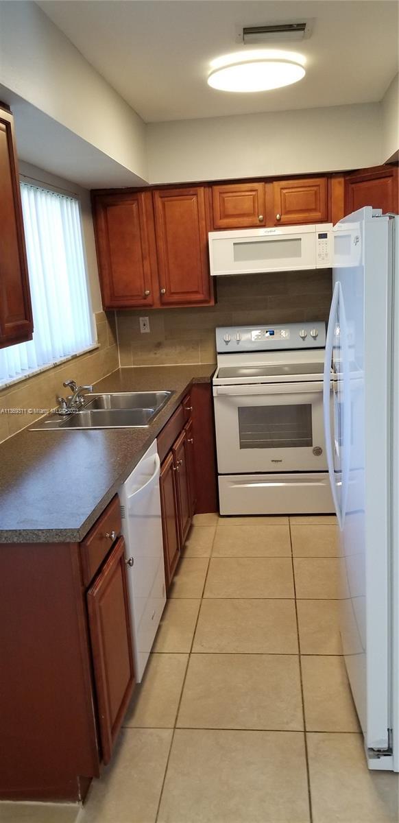 Foto del edificio - 2588 Coral Springs Dr