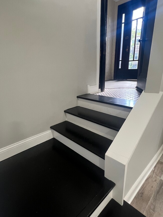 Building Photo - 3748 W Windsor Ave