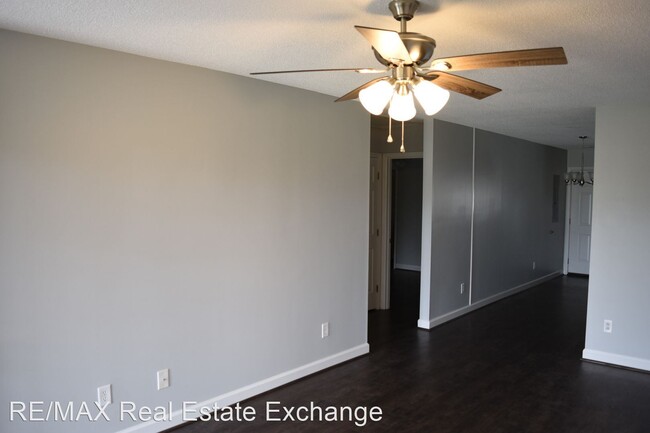 Building Photo - 1000-1008 Pinecrest Dr