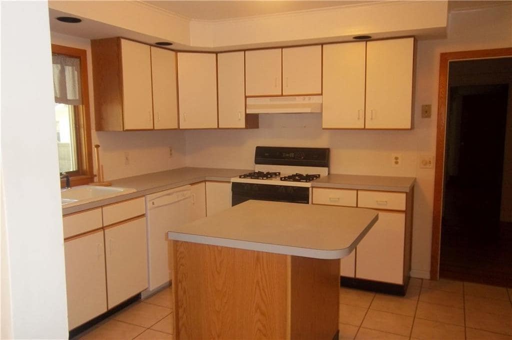 14 Greenwich Blvd Unit 1, East Greenwich, RI 02818 Apartment for Rent