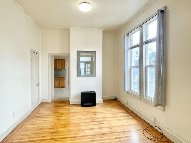 Building Photo - The Heart of the Mission - Spacious 1BR/1BA First Floor Apartment in Gated 4-Plex! Laundry! PROGR...