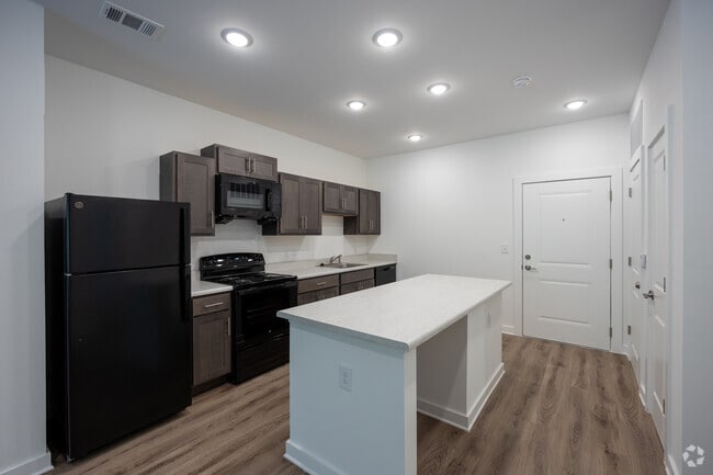 2BR, 1BA - 858SF - Kitchen - Aurora