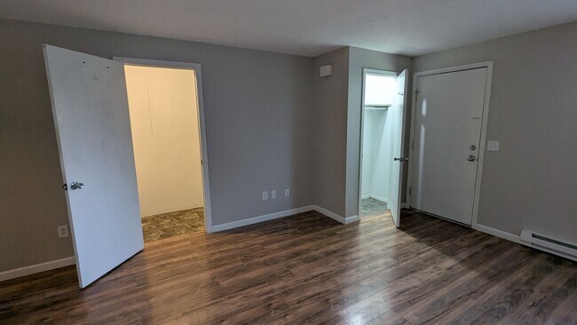 Foto del edificio - MN Cedar Village (827)