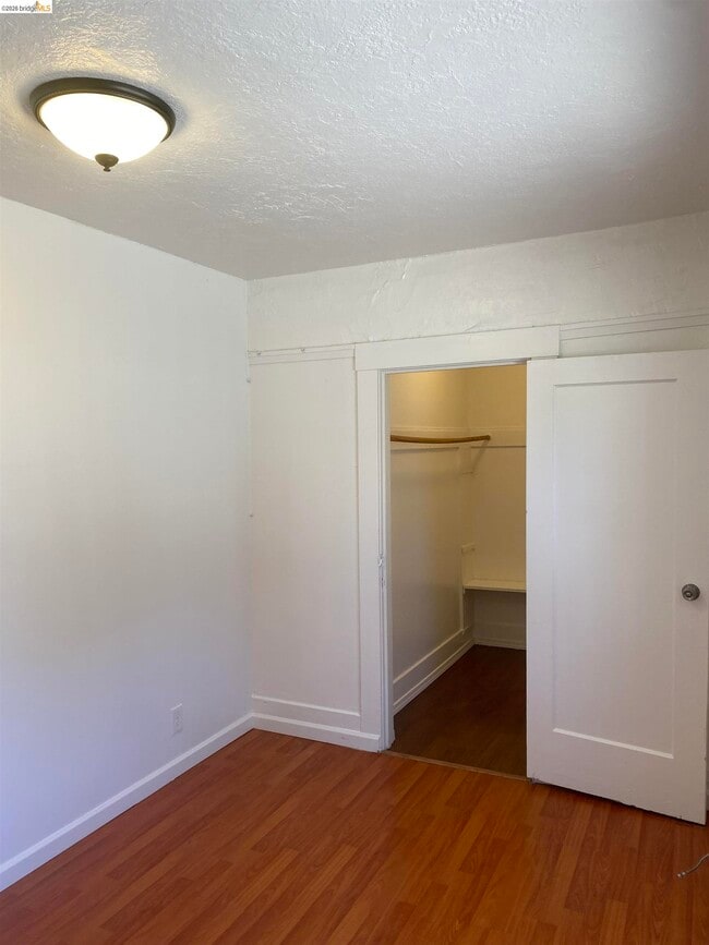 Building Photo - 1323 E 21st St
