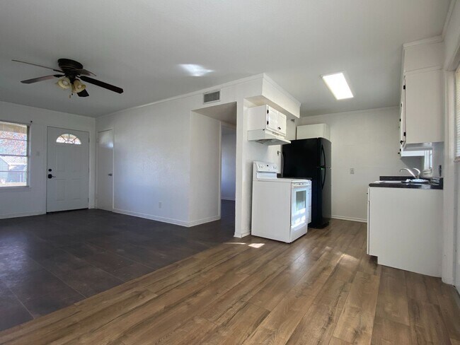 Building Photo - Single Family Home