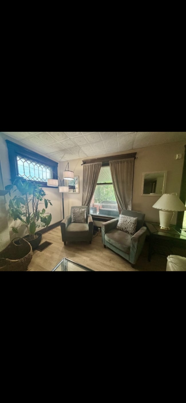 Building Photo - 1483 E 118th St