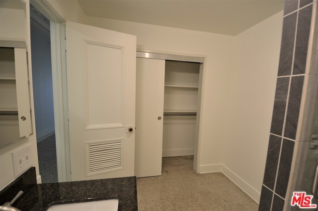 Foto del edificio - 846 S Broadway