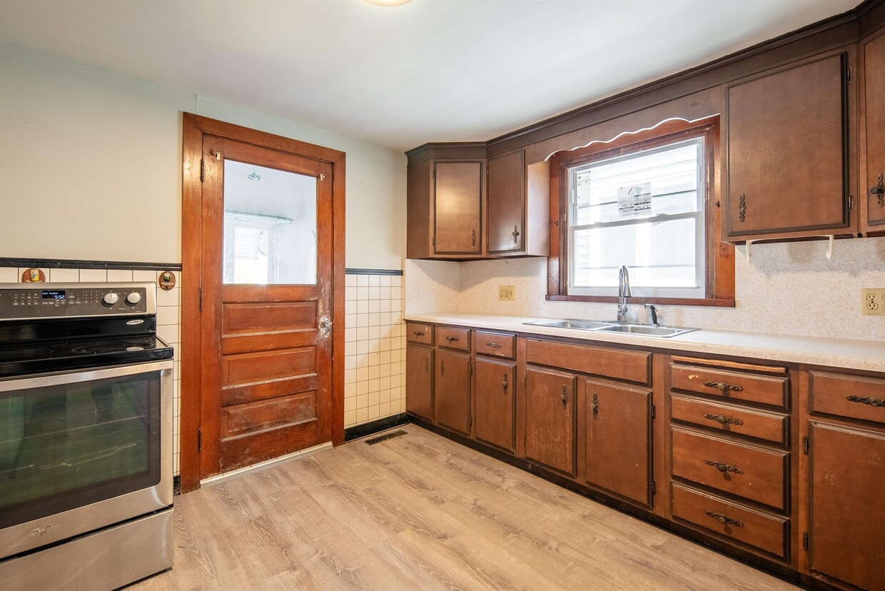 1003 13th St, Watervliet, NY 12189 House Rental in Watervliet, NY