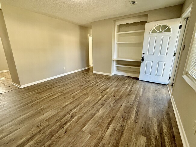 Foto del edificio - 2432 Yorkshire Dr SW