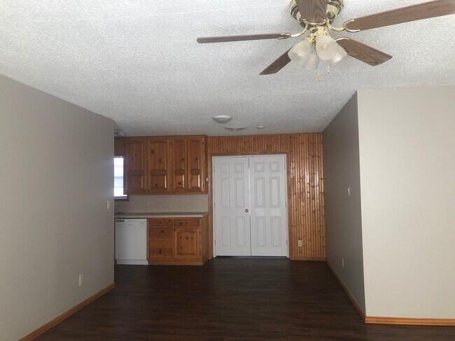 Building Photo - 217 Darrell Ave