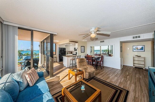 Building Photo - 6357 Bahia Del Mar Blvd S