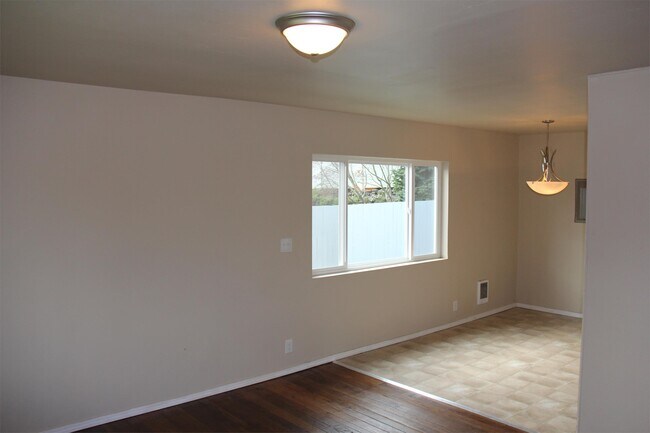 Building Photo - 1054 Walnut St