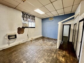 Building Photo - 208 E Main St