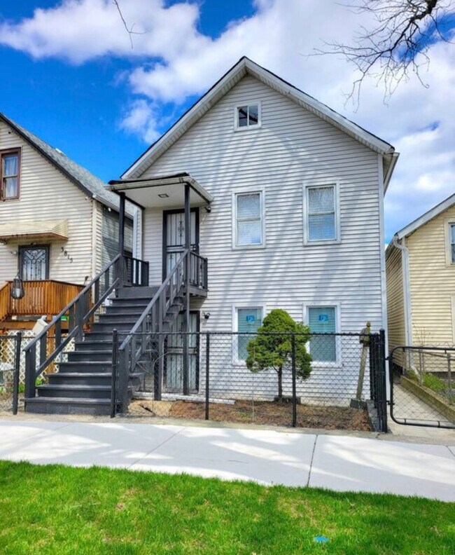 Building Photo - 3817 S Wolcott Ave