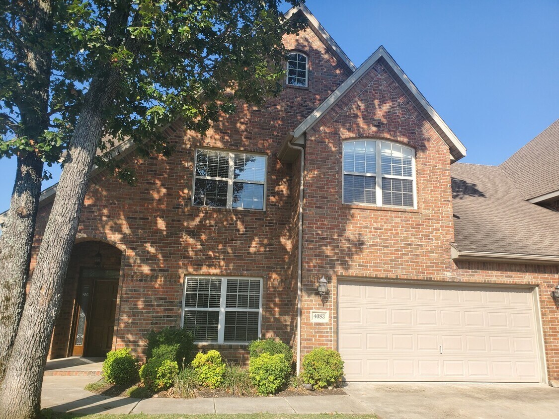 Foto principal - Nice 3 bedroom 2.5 bath home in North Faye...