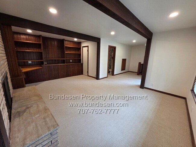 Foto del edificio - Beautifully remodeled 3+Bedrooms, 3 bath home ~628 Canyon Road, Novato
