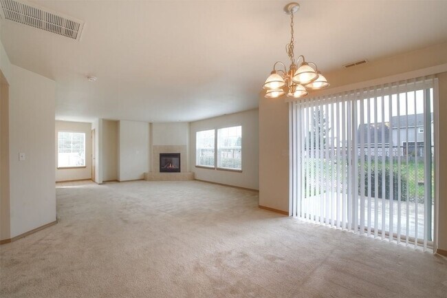 Foto del edificio - 15209 Elm St E