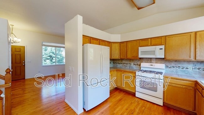 Foto del edificio - 8315 St Helena Dr