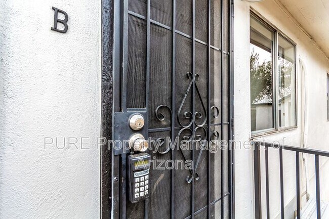 Building Photo - 1538 W Fillmore St