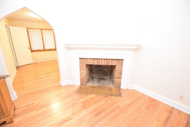 Foto del edificio - 4 bedroom 2.5 bath South Bend home on larg...