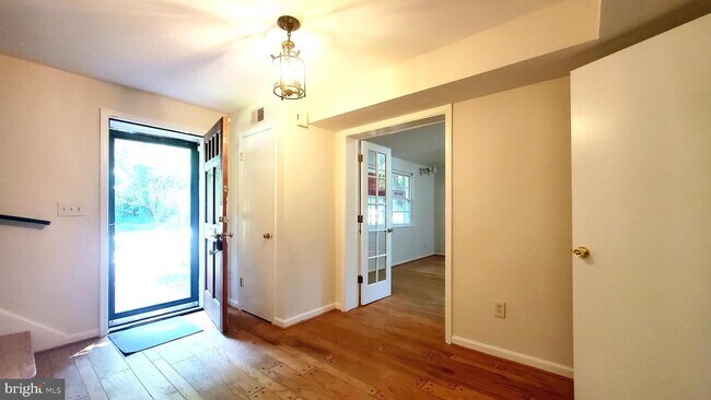 Building Photo - 5801 Devonshire Dr