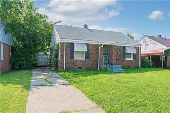 Building Photo - 2132 Miramar Blvd