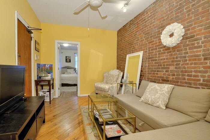 Primary Photo - 1218 Washington St
