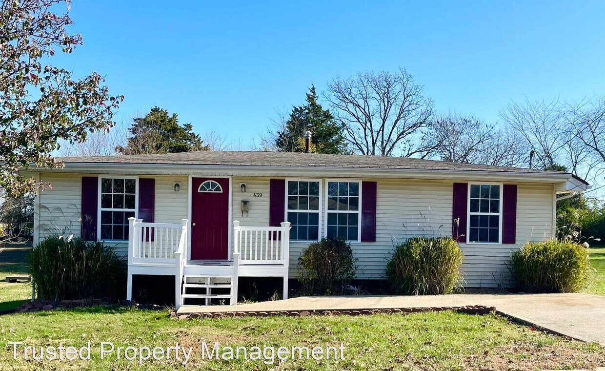 Primary Photo - 2 br, 1 bath House - 439 North Manion Street