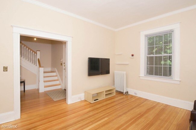 Building Photo - 7 Lakeside Pl