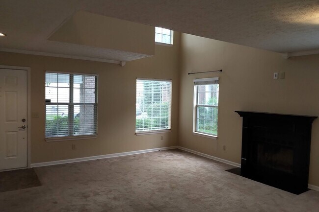 Foto del edificio - AVAILABLE NOW! 3-Bed/2.5-Bath Cottage in F...