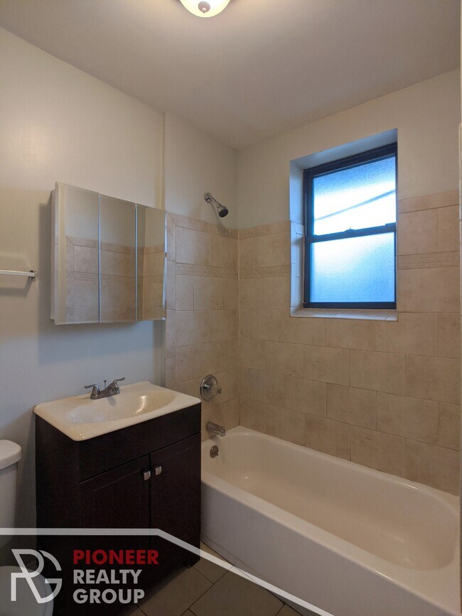 Foto del edificio - 4409 N Wolcott Ave