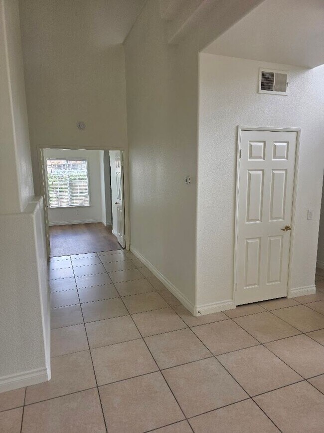 Foto del edificio - Beautiful 3 Bedroom Home in Gated Community