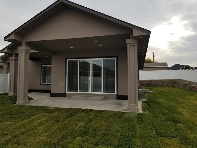 Building Photo - Occupied, do not disturb tenants. West Valley 3 bedroom 2.5 bath plus an office,  custom built re...