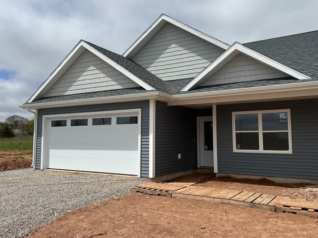Building Photo - 39 Violet Cir