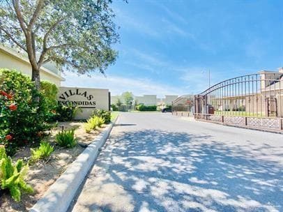 Building Photo - 8 Taxco Ct