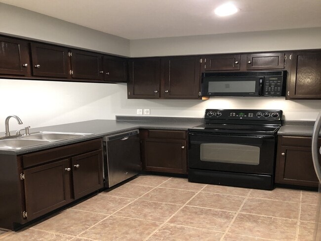 Building Photo - 3636 Greenacres Boulevard