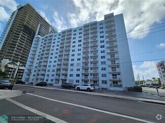Building Photo - 200 S Birch Rd